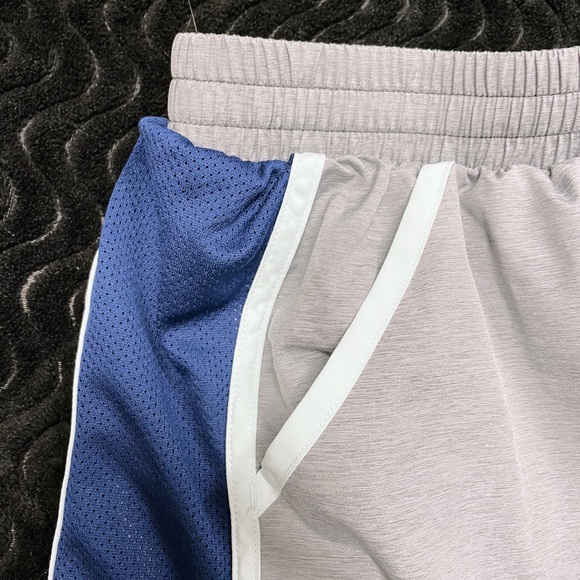 Under Armor Running Shorts - Picture 4 of 4